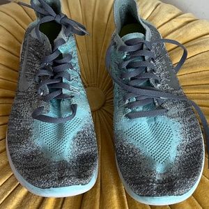 Women's shoes